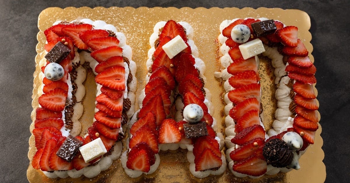 Father's Day DAD pavlova with strawberries, dulce de leche and chocolate from Cakes Maker Miami